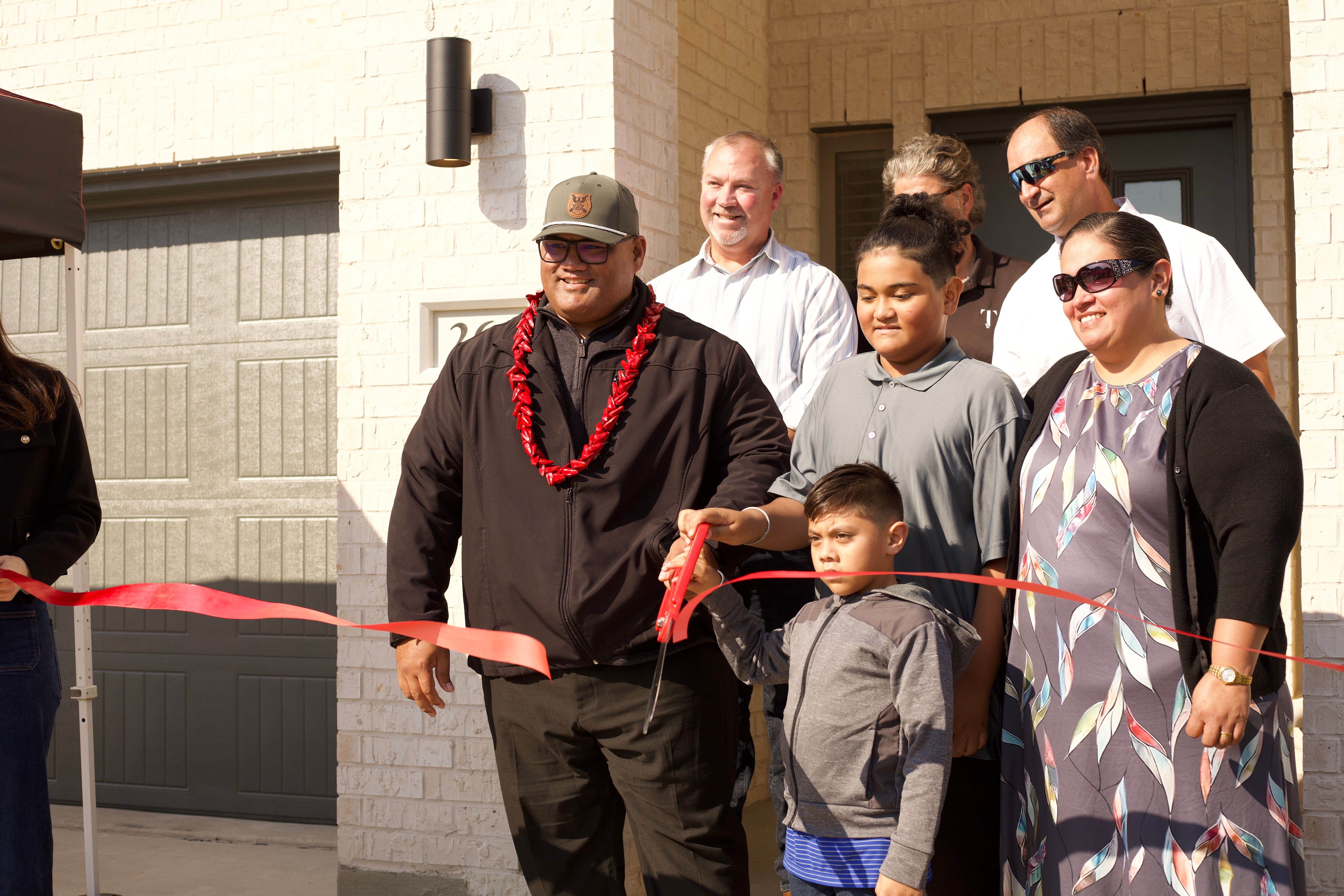 Toilolo ribbon cutting